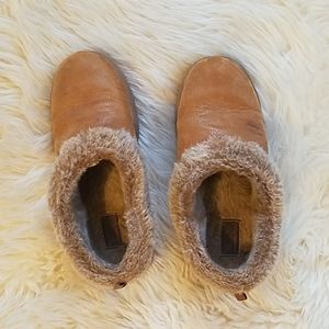 Bob's from skechers hard sole slipper size 9